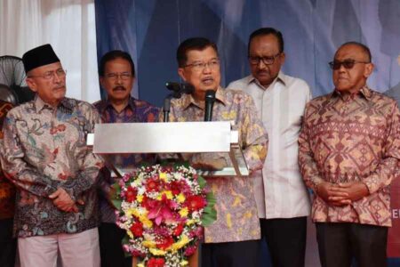 Jusuf Kalla saat menghadiri acara dimulainya pembangunan Gedung A Universitas Paramadina Kampus Cipayung, Jakarta Timur