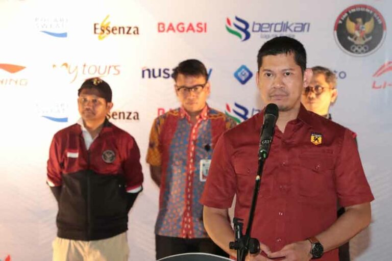 Awak Cabang Olahraga Karate Indonesia SEA Games 2023 Kamboja setelah tiba di tanah air (foto: dok kemenpora)