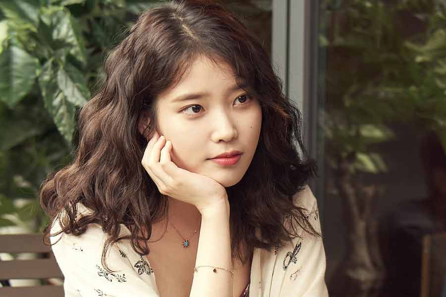 IU yang tampil memikat di Persona (2019)