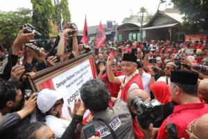 Ganjar Pranowo di Kawasan Jalan Pandegiling Surabaya