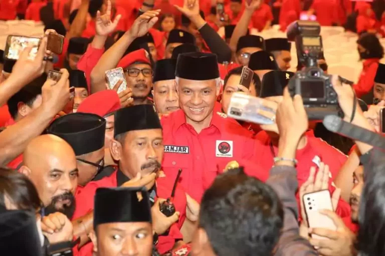 Ganjar Pranowo saat melakukan konsolidasi internal bersama ribuan kader PDI Perjuangan di Jawa Timur di Hotel Sangri-La Surabaya
