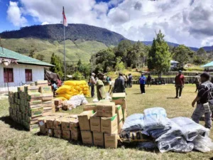 Bantu Penanganan Banjir di Jayawijaya, BNPB Berikan Bantuan Rp500 juta BPBD Jayawijaya sedang menyiapkan bantuan kemanusiaan untuk warga terdampak banjir dan longsor (foto: Dok BNPB)