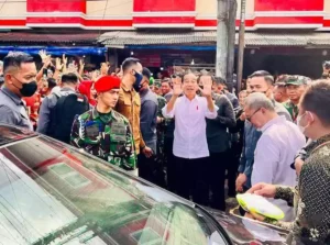 Presiden RI saat menyawa warga Provinsi Lampung di Pasar Natar, Kabupaten Lampung Selatan