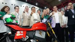 Kepala Staf Kepresidenan Moeldoko membuka pameran kendaraan listrik Periklindo Electric Vehicle Show (PEVS) 2023 di JiExpo Kemayoran, Jakarta