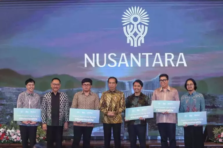 Presiden Luncurkan Logo Baru Ibu Kota Nusantara dengan Tema Pohon Hayat Presiden Jokowi bersama kreator logo baru IKN