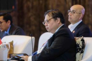 Gagasan Indonesia Atas Pengembangan Ekosistem Kendaraan Listrik di ASEAN Raih Banyak Dukungan Menko Ekonomi Airlangga Hartarto saat memimpin ASEAN Economic Community (AEC) Council Special Retreat on Sustainability Agenda di Hotel Indonesia Kempinski, Jakarta, Minggu (7/5/2023)