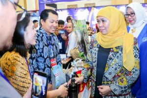 Gubernur Jawa Timur Khofifah Indar Parawansa saat memimpin Misi Dagang dan Investasi dengan Pemprov Lampung di Hotel Swiss Bellin Lampung