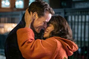 Priyanka Chopra Jonas dan Sam Heughan dalam Love Again (2023)