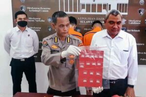 Kabid Humas Kombes Pol Iis Kristian dan Dirresnarkoba Polda Sulut Kombes Pol Budi Samekto (foto: dok Humas Polda Sulut)