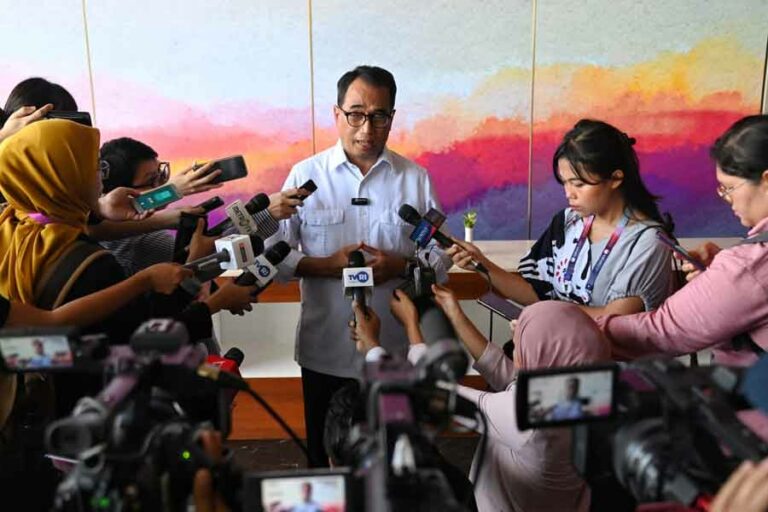 Menhub saat memberikan penjelasan pengaturan di sektor transportasi laut selama KTT ASEAN Labuan Bajo