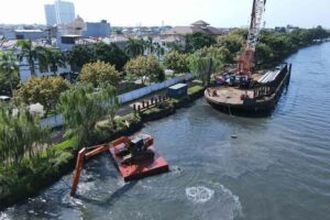 Brantas Abipraya Bangun Pengaman Pantai di Pesisir Teluk Jakarta Proyek National Capital Integrated Coastal Development (NCICD) merupakan upaya perlindungan terhadap ancaman banjir rob yang meningkat akibat penurunan permukaan tanah dan kenaikan muka air laut
