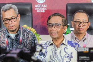 Mahfud MD Tegaskan Tidak Ada Kata Damai terhadap Pelaku TPPO Mahfud MD saat konferensi pers setelah ASEAN Political, Security, Community Council (ASPC) di Media Center KTT ke-42 ASEAN 2023 di Hotel Bintang Flores, Labuan Bajo