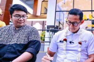 Empat Tahun Bersama, Kawendra Lukistian Jubir Sandiaga Uno Pilih tetap Berjuang bareng Prabowo Kawendra Lukistian saat bersama Sandiaga Uno (foto: istimewa)