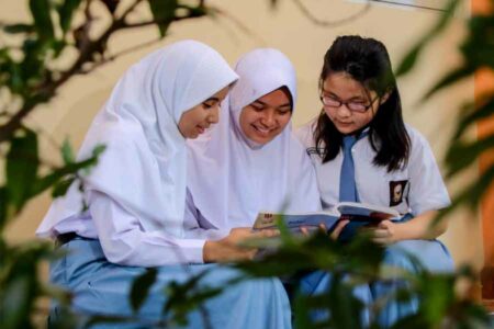 Catatan Komnas Perempuan, Kasus Kekerasan Seksual di Lembaga Pendidikan butuh Perhatian Khusus Sejumlah siswi di sekolah (foto: Ed Us, unsplash)