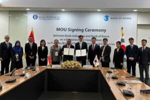 BI dan Korea Sepakat Dorong Penggunaan Mata Uang Lokal dalam Transaksi Bilateral Seremonial penandatanganan Nota Kesepahaman oleh Gubernur Bank Indonesia, Perry Warjiyo, dan Gubernur Bank of Korea, RHEE, Chang Yong