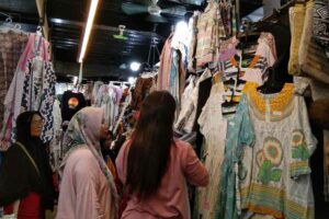 Suasana di Pasar Beringharjo, Yogyakarta, saat libur Lebaran (foto: Rizki Liasari, pilar.id)