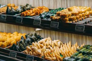 Industri makanan khas Indonesia (foto: Fikri Rasyid, unsplash)