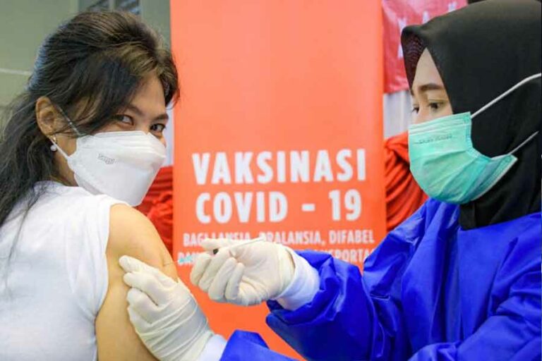 Cegah Penularan Covid-19, Pemerintah Tambah Regimen Vaksin Indovac Masyarakat bisa mendapat vaksin lengkap dan booster kedua di fasilitas pelayanan kesehatan maupun pos pelayanan vaksinasi terdekat