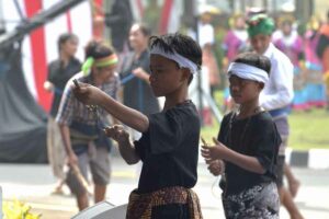 Saat Kegembiraan Sekolah Adat Warnai Hari Pendidikan Nasional Data Kemendikbudristek, pada tahun 2023, jumlah sekolah adat yang telah dibina mencapai 118 sekolah dan tersebar dari Sabang sampai Merauke (foto: istimewa)