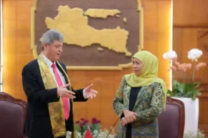 Gubernur Khofifah saat bertemu Dubes Palestina untuk Indonesia, Dr. Zuhair, S.M. Al-Shun, di Gedung Negara Grahadi Surabaya