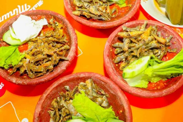 Sambel Wader and Bothok, Ikon Kuliner Mojokerto yang Gurih dan Nikmat Sambel wader dan bothok, kuliner lezat Mojokerto, Jawa Timur