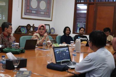 Wakil Rektor Universitas Paramadina Dr. Fatchiah E. Kertamuda saat membuka diskusi knowledge sharing 'Melatih Filsafat sebagai Ilmu Kritis di Perguruan Tinggi' di Universitas Paramadina Jakarta