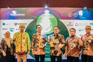 Bank Syariah Indonesia dan BSI Maslahat Sumbangkan Mobil Homecare ke RS Unissula Semarang Penyerahan mobil home care kepada RS Unissula Semarang yang dilakukan PT Bank Syariah Indonesia Tbk dan BSI Maslahat
