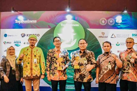 Bank Syariah Indonesia dan BSI Maslahat Sumbangkan Mobil Homecare ke RS Unissula Semarang Penyerahan mobil home care kepada RS Unissula Semarang yang dilakukan PT Bank Syariah Indonesia Tbk dan BSI Maslahat