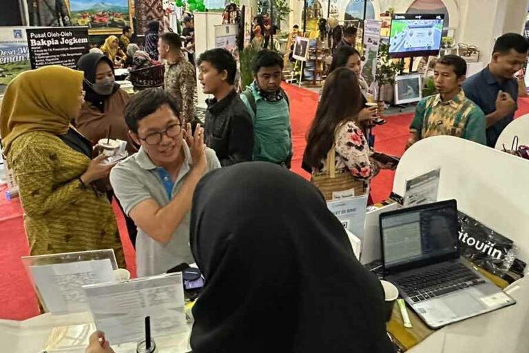 Kegiatan promosi Menparekraf/Kabaparekraf dalam pameran Gebyar Wisata Nusantara (GWN) 2023.