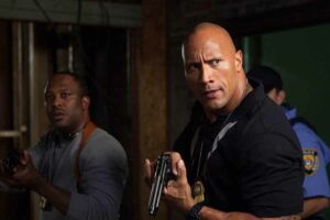 Dwayne Johnson dan Lucky Johnson dalam salah satu adegan di film Empire State (2013)