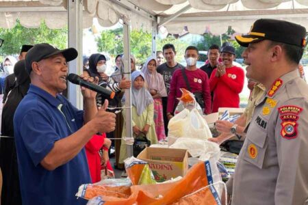 Pasar murah ini menyediakan berbagai bahan pangan pokok murah karena harganya sudah disubsidi.