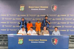 Polda Metro Jaya Ringkus Dua Tersangka Kasus Penipuan dan Manipulasi Data Elektronik Subdit IV Tipid Siber Ditreskrimsus Polda Metro Jaya saat menjelaskan kasus penipuan melalui media elektronik (foto: Dok Humas Polri)