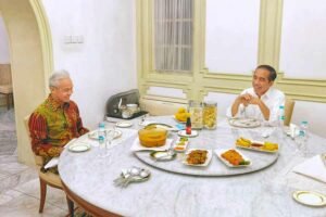 Foto unggahan Ganjar Pranowo bersama Presiden Joko Widodo di media sosial