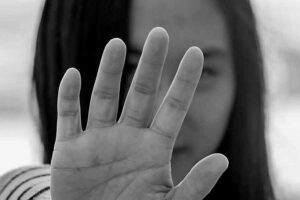 Ilustrasi anti kekerasan pada wanita (foto: Beth Hope, unsplash)