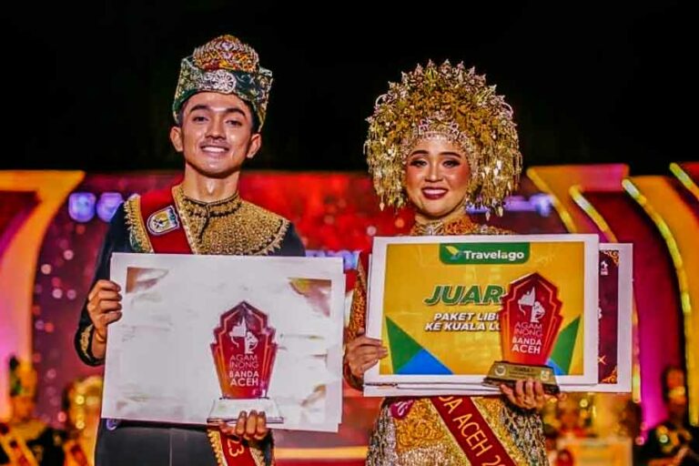 Adha Mulyana dan Gebrina Dimah Risky, peraih gelar Agam Inong Kota Banda Aceh sekaligus Duta Wisata Kota Banda Aceh