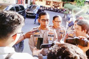 Polres Situbondo Tangkap Pelaku Penipuan dan Penggelapan Sembako Murah Kapolres Situbondo AKBP Dwi Sumrahadi Rakhmanto saat memberi penjelasan di depan wartawan (foto: Dok Humas Polres Situbondo)
