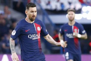 PSG Juara Ligue 1, Messi Segera Tinggalkan Prancis Laga terakhir Messi bersama Paris Saint-Germain. Meski kalah 3-2 dari Clermont , PSG jadi Ligue 1 2022/2023 (foto: facebook @PSG)