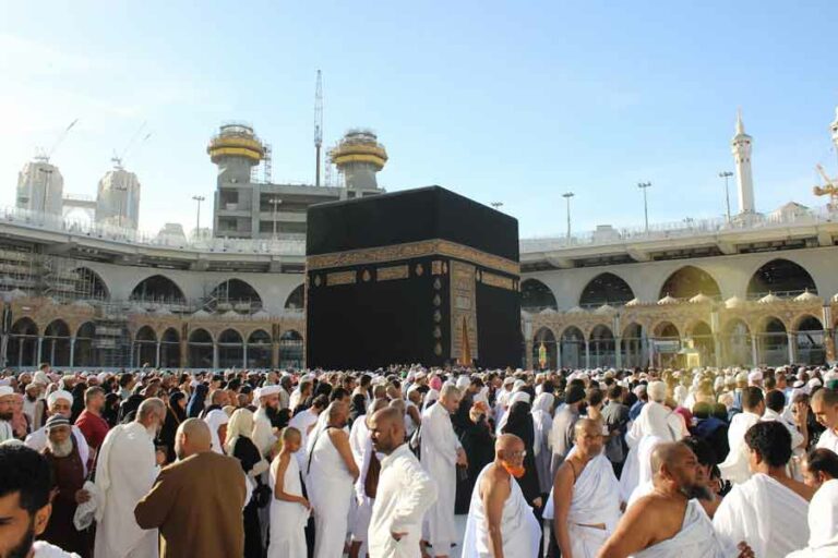 Jemaah haji di Makkah (foto: Ibrahim Uz, unsplash)