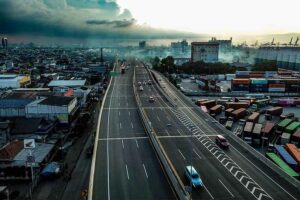 Hutama Karya Lakukan Pemeliharaan Jalan Tol di Ruas JORR-S dan Akses Tanjung Priok Pemeliharaan pada jalan tol secara keseluruhan telah rampung per akhir bulan April 2023. Selain itu juga dilakukan beautifikasi yang dilakukan secara rutin pada fasilitas penunjang lainnya