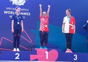 Nur Hazizah Sinaga, pesenam ritmik asal Provinsi Riau, mempersembahkan emas pertama dari Special Olympics Summer Games 2023 Berlin (foto: Dok Kemenpora)