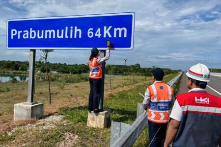 Jalan tol Indralaya – Prabumulih yang melewati wilayah Kabupaten Ogan Ilir, Kabupaten Muara Enim dan Kota Prabumulih ini sebelumnya telah difungsionalkan secara khusus pada momen Lebaran tahun 2023.