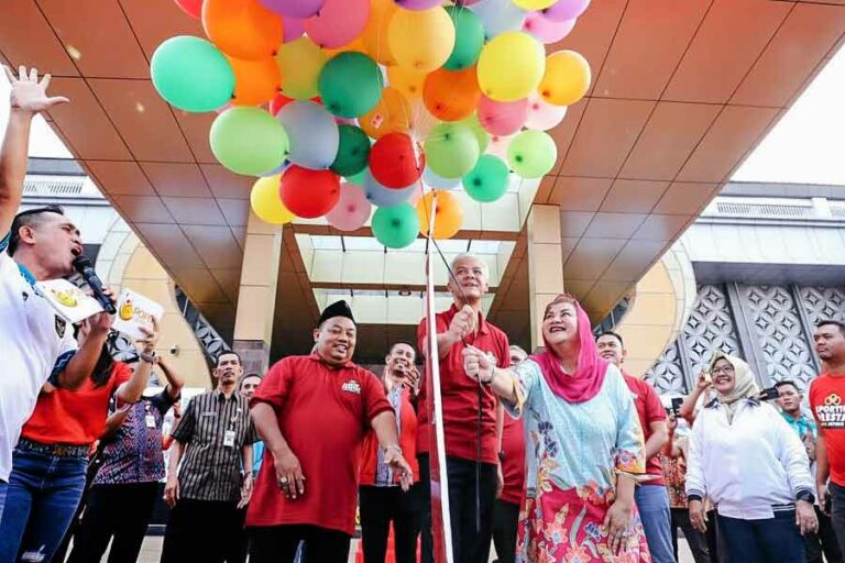 Buka POPDA Jawa Tengah 2023, Ganjar: Atlet Indonesia Mampu Bersaing di Tingkat Internasional! Gubernur Ganjar Pranowo saat membuka POPDA Jateng 2023 sekaligus meresmikan Kawasan Olahraga Jatidiri