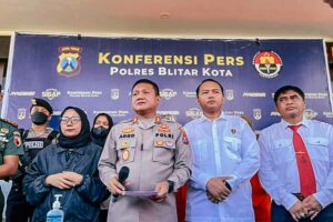 Polres Blitar Kota Ungkap Kasus TPPO, Pelaku Klaim Kerjasama dengan Agensi Singapura Kapolres Blitar Kota, AKBP Argowiyono saat konferensi pers kasus tindak pidana perdagangan orang (TPPO) dengan modus pengiriman pekerja migran secara ilegal ke luar negeri.