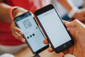Ilustrasi open payment (foto: David Dvoracek, unsplash)