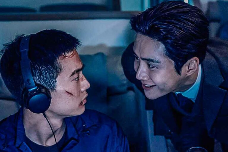 Kang Tae-Joo dan Kim Seon-Ho dalam sebuah adegan di film The Childe (2023)