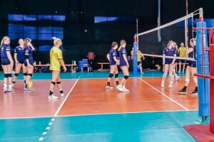 Tim voli putri Australia terlihat tengah berlatih dengan intensitas tinggi di GOR Stikosa-AWS.