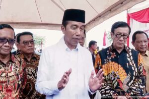 Saatnya Melangkah Maju, Jokowi: Luka Korban Pelanggaran HAM harus Diakhiri Presiden Jokowi saat memberikan keterangan pers di Pidie, Selasa (27/6/2023)