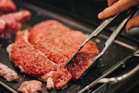 Ada banyak cara untuk mengolah daging kurban, agar tetap lezat dan sehat (foto: Andrew Valdivia, unsplash)
