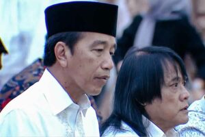 Presiden Jokowi bersama warga salat Idul Adha di Gedung Agung Yogyakarta (foto: Youtube @Sekretariat Presiden)