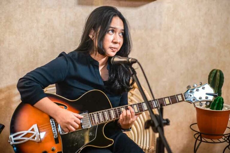Penyanyi solo wanita asal Jakarta, Sekaranggi